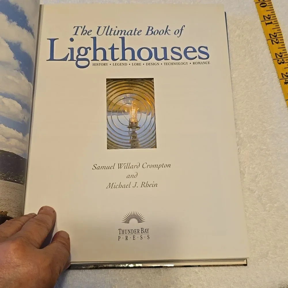 The Ultimate Book of Lighthouses – Illustrated Coastal History - Picture 10 of 16